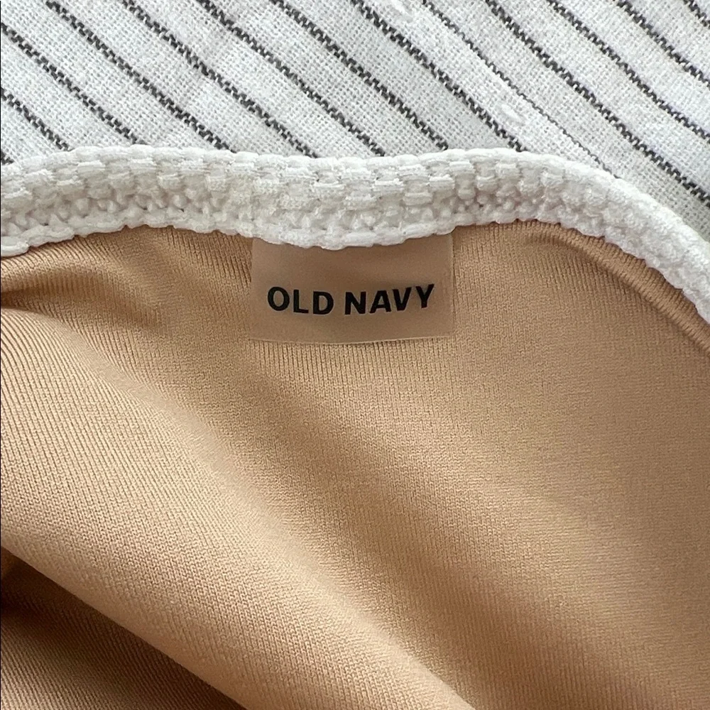 💚BUY 3 for $15💚 💚 Old Navy White Women's One Piece Swimsuit
